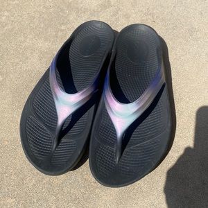 OOFOS recovery sandal flip flops